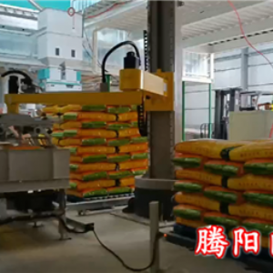 全自動立柱碼垛機器人在小米行業的應用