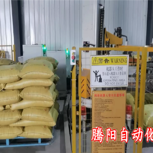 玉米壓片飼料立柱碼垛機占地小中小型企業實現自動化碼垛